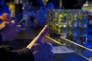 20代が発毛サプリを緑茶と飲むのはOKなのか？