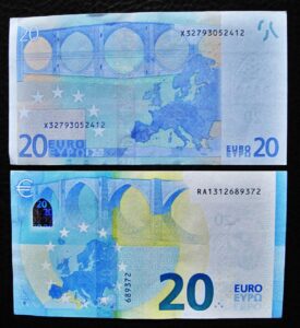 20代で髪が細い悩みを改善できる発毛サプリは？
